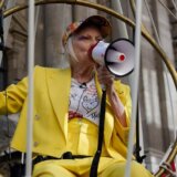 Džulijan Asanž traži da ga puste iz zatvora za sahranu Vivijen Vestvud 5