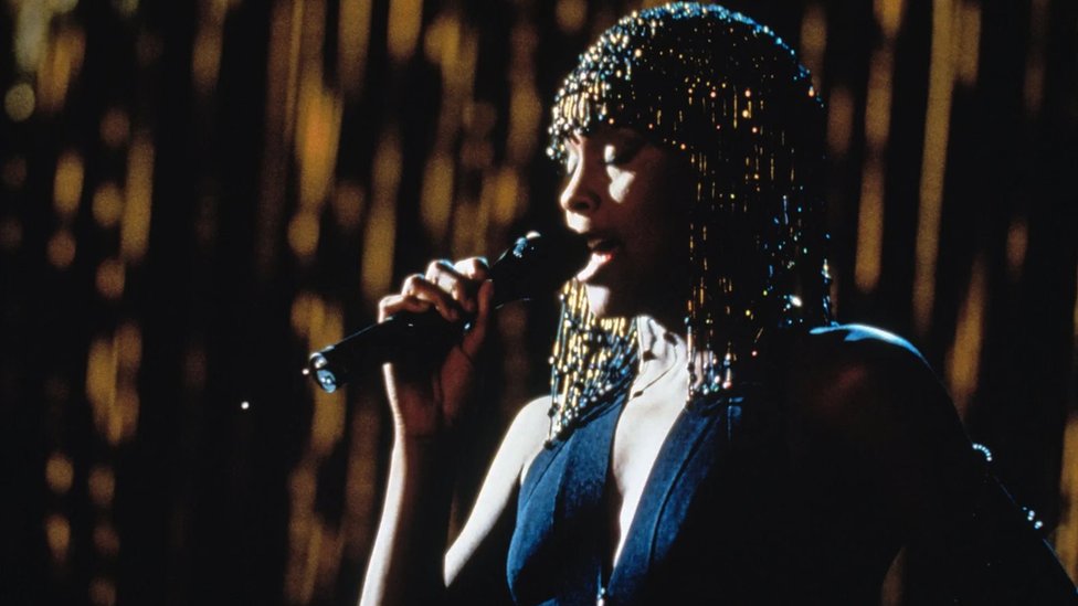 Amerika, muzika i Vitni Hjuston: Kako je jedna balada iz 1990-ih godina osvojila svet 13