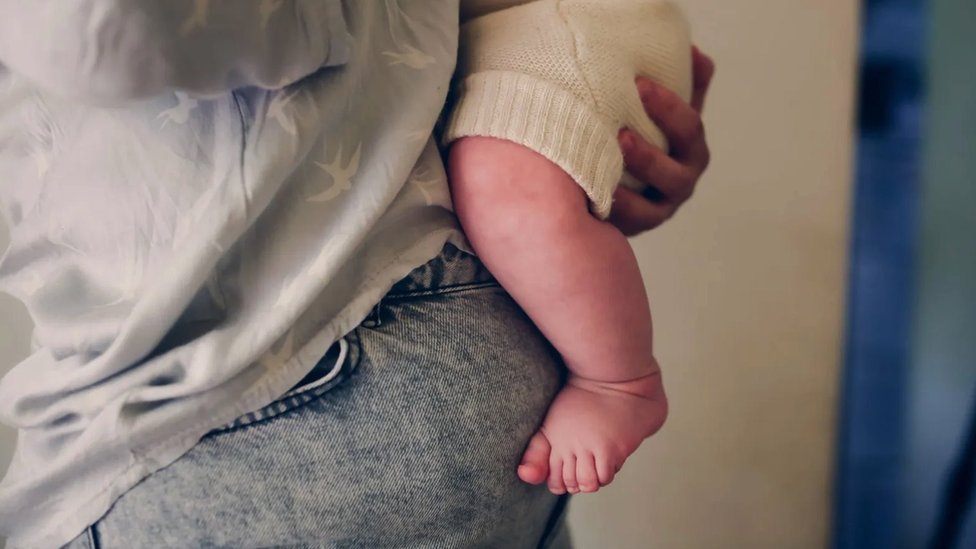 Roditeljstvo, porođaj i kilaža: Zašto se od novih majki očekuje da se brzo „vrate na staru liniju“ 1 Porođaj, mame, kilaža