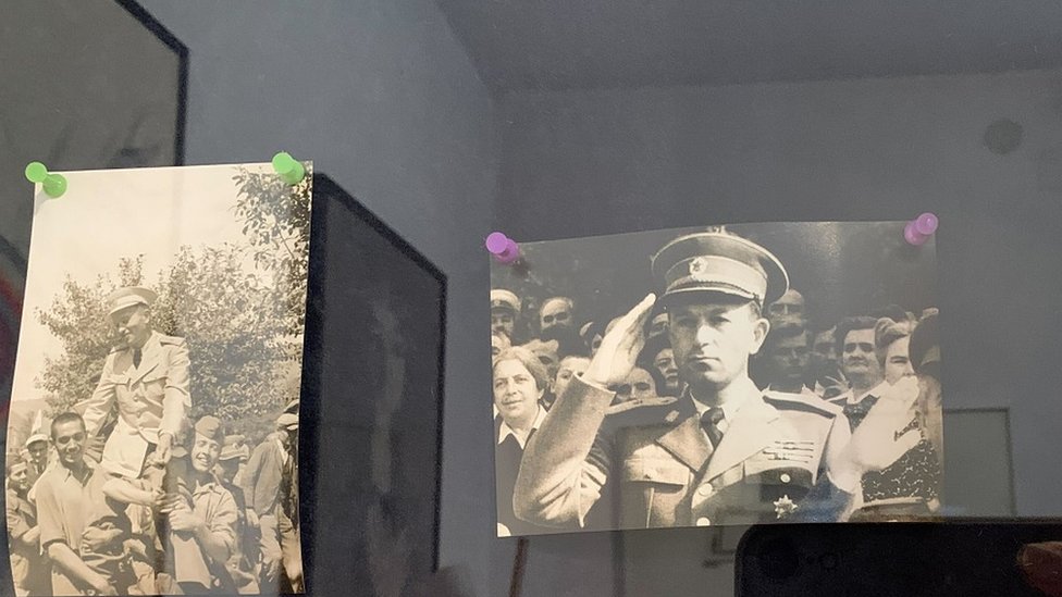 Stare fotografije čuvaju se u posebnoj vitrini u stanu Vukmanovića