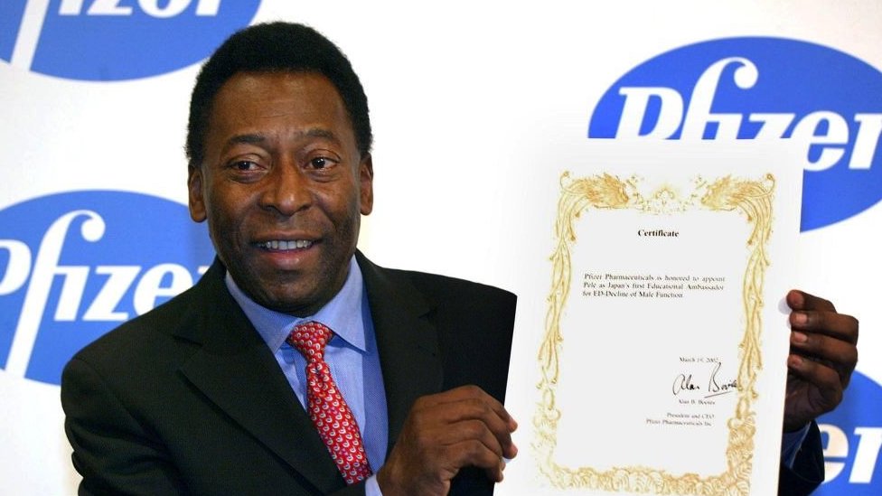 Pele during a promotional appearance for drug company Pfizer in 2002