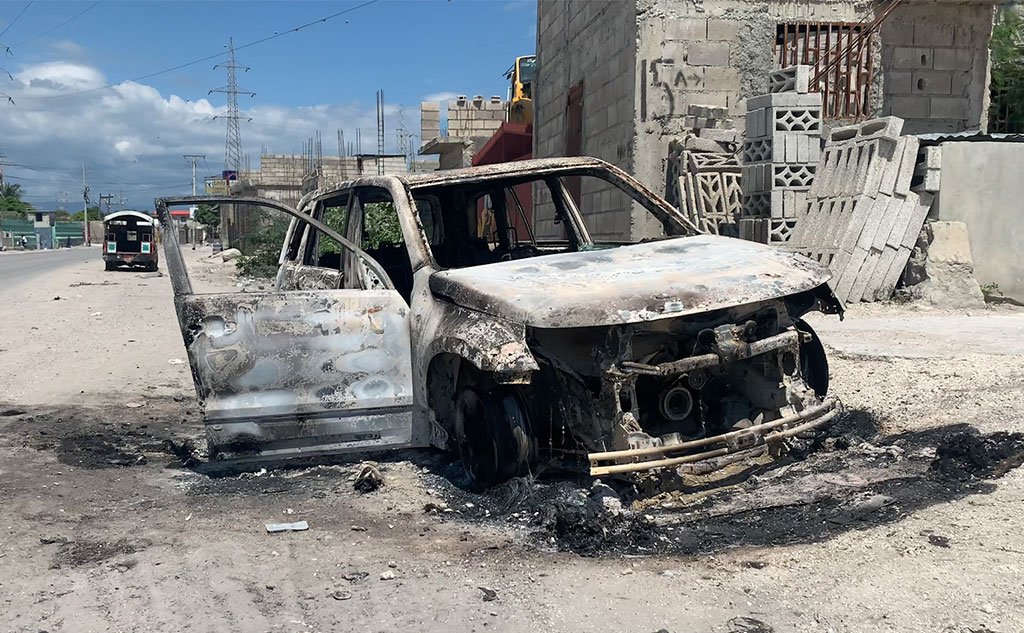 Srednja Amerika i kriminal: Kako izgleda prestonica Haitija, koja je postala talac brutalnih bandi 8 Burnt out car