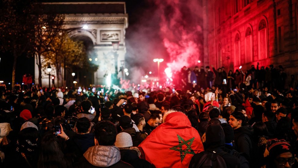 Okupljanje navijača u Parizu