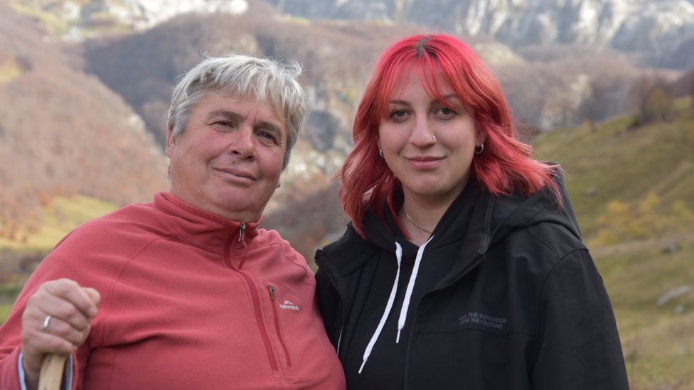 Balkan i tradicija: Poslednje virdžine u Albaniji, žene kjoje su pristale da žive kao muškarci 6 Gjystina and Valerjana