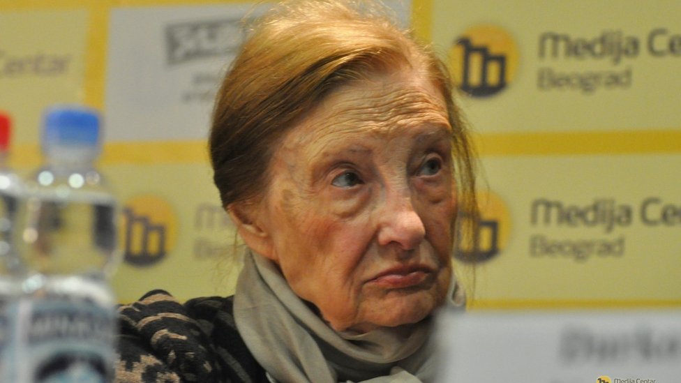 Latinka Perović rođena je u Kragujevcu 1933. godine