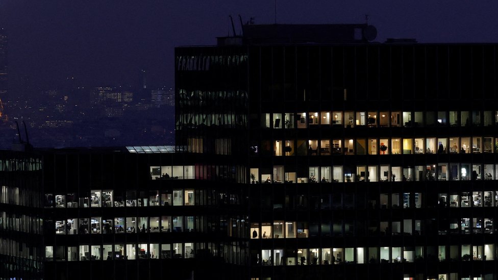 Srbija, energetika i privreda: Kako kompanije i javna preduzeća mogu da uštede struju 1 svetlo