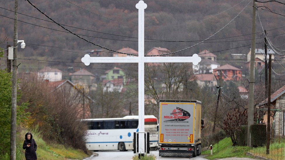 Kosovo i Srbija: Putevi na severu i dalje blokirani, SAD protiv povratka srpskih snaga, ko treba da ukloni barikade 1 Kosovo, blokade