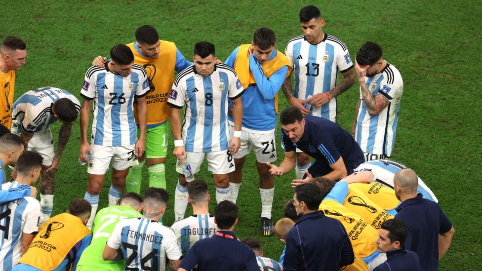 Svetsko fudbalsko prvenstvo: Kako se kovala La Skaloneta - priča o drugom Leu koji je zaludeo Argentinu 5 Lionel Scaloni habla con su equipo