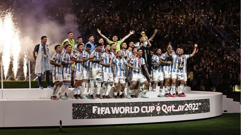 Argentina levanta el trofeo