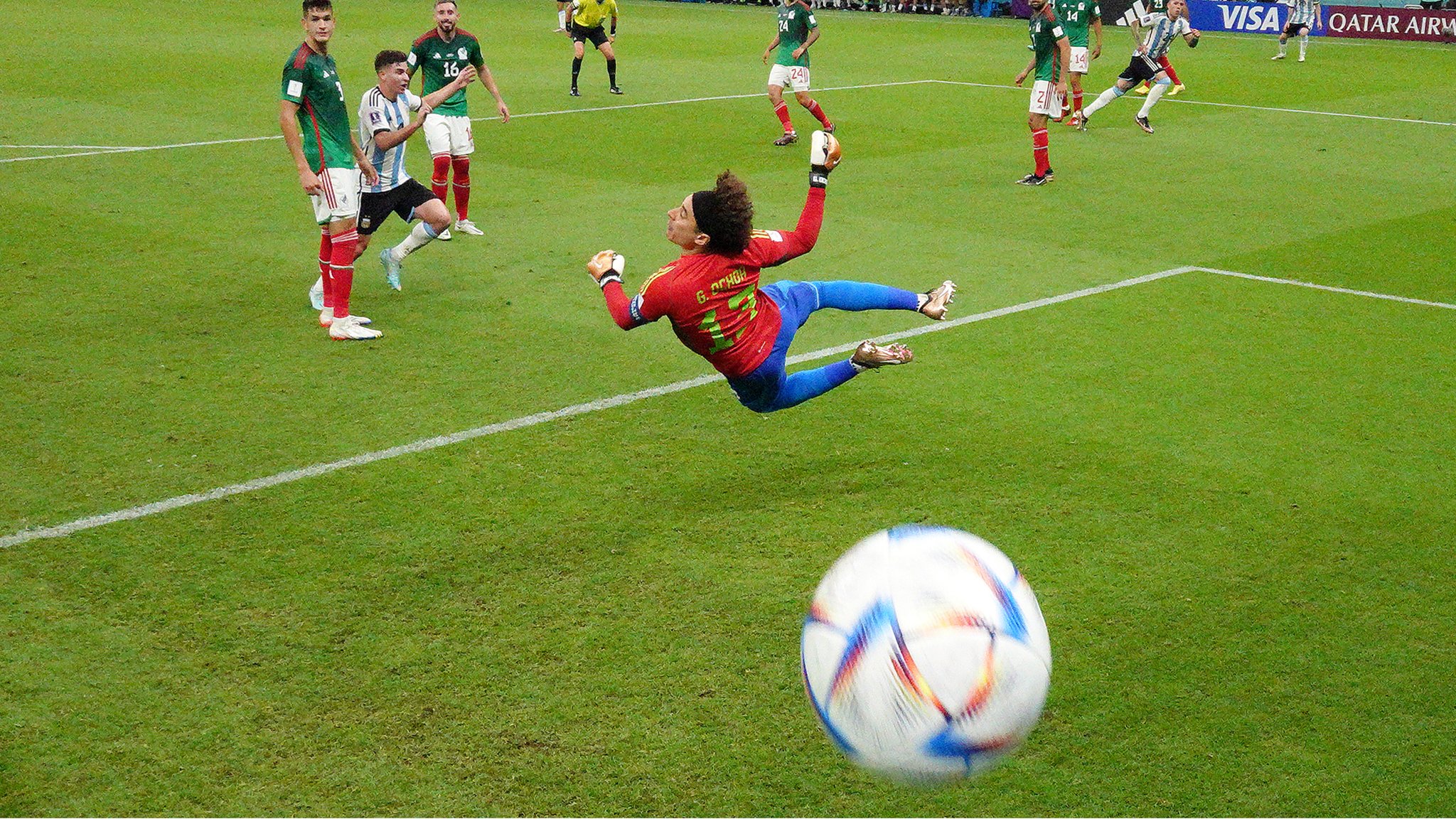Argentinski reprezentativac Enco Fernandez postiže drugi pogodak za pobedu od 2:0 u grupnoj fazi takmičenja protiv Meksika
