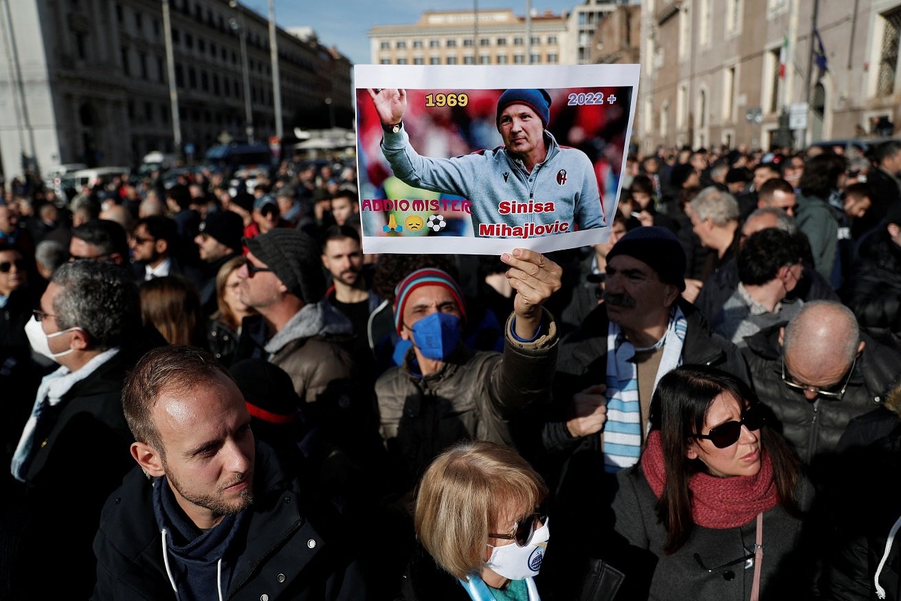 Sahrana Siniše Mihajlovića: Poslednji pozdrav legendarnom levonogom bombarderu 5 Sahrana Siniše Mihajlovića