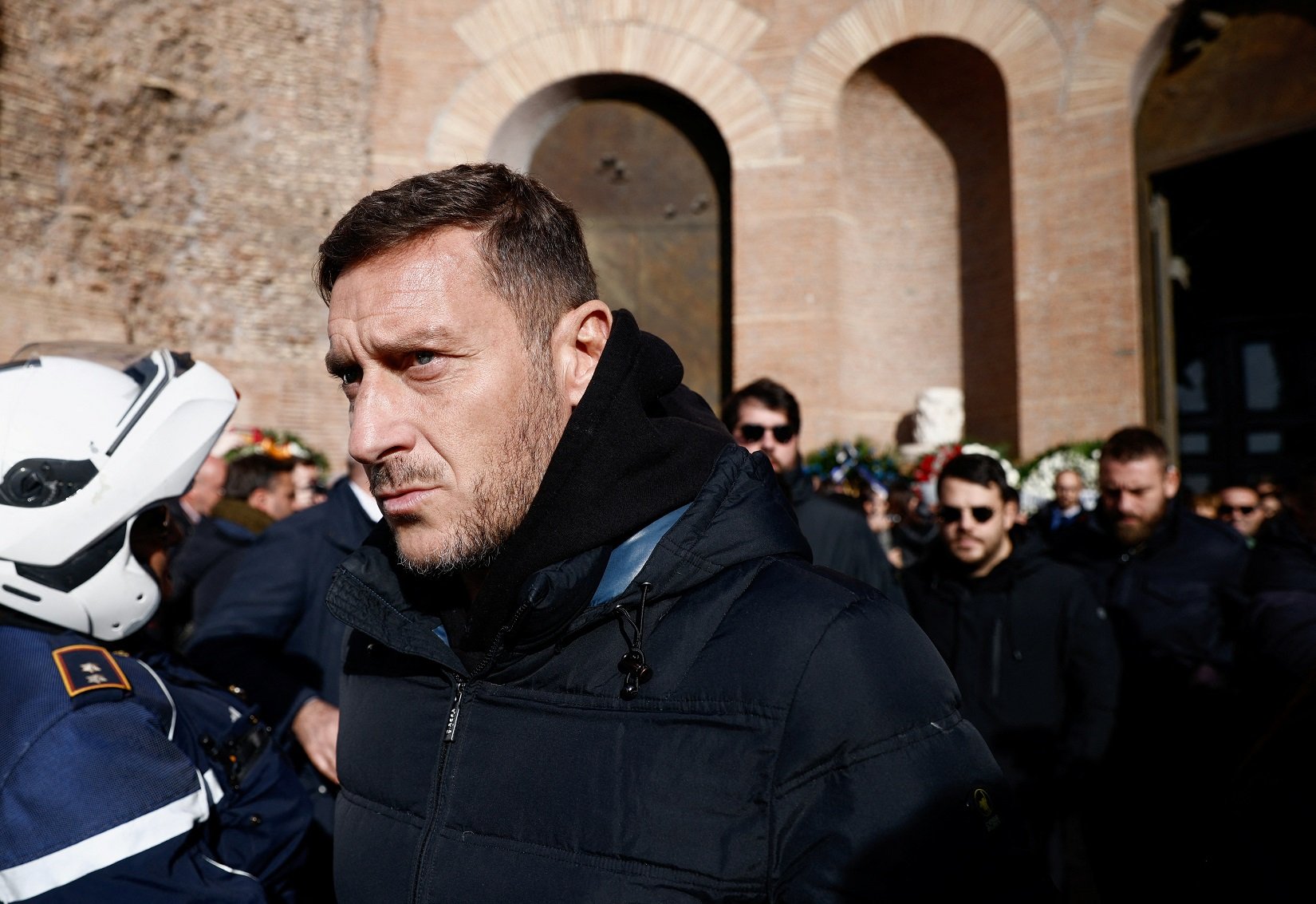 Sahrana Siniše Mihajlovića: Poslednji pozdrav legendarnom levonogom bombarderu 9 Sahrana Siniše Mihajlovića