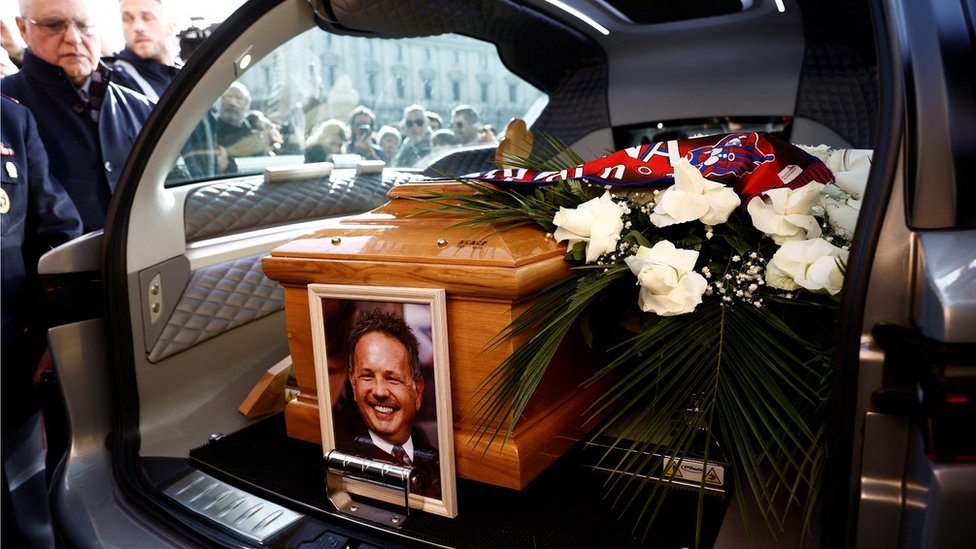 Sahrana Siniše Mihajlovića: Poslednji pozdrav legendarnom levonogom bombarderu 1 Sahrana Siniše Mihajlovića