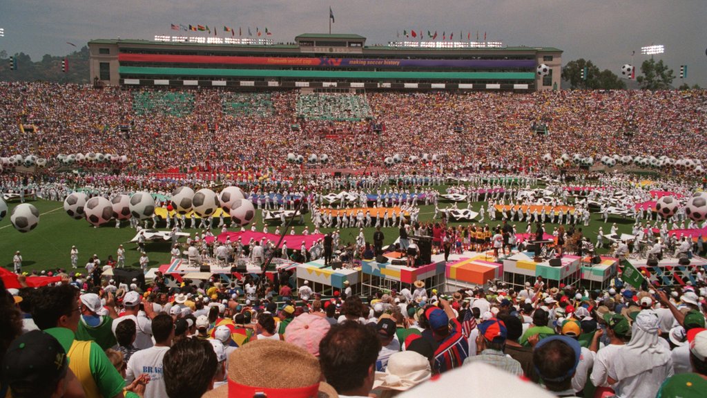 Svetsko fudbalsko prvenstvo 2026: Šta da očekujemo od Mundijala za četiri godine - broj timova, stadioni i format 2 The crowd before the start of the 1994 World Cup final in California