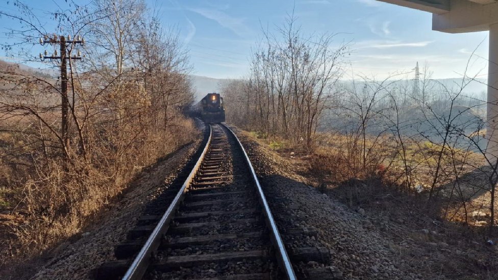 Srbija i nesreće: Uklanjaju se vagoni kod Pirota posle curenja amonijaka, incidenti na prugama u Srbiji nisu retkost 2 voz, pruga, pirot