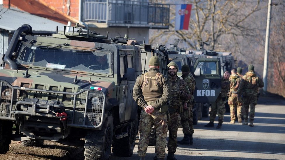 Kosovo i Srbija: Počelo uklanjanje barikada na severu Kosova, ukinuto stanje povišene borbene gotovosti srpskih snaga 5 Kosovo