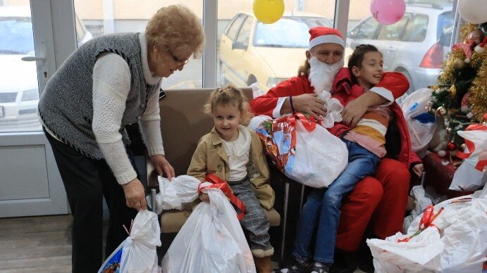Kragujevac: Paketići za decu obolelu od cerebralne paralize 1