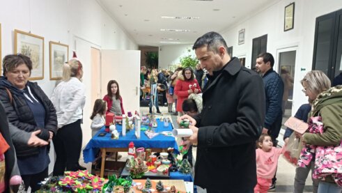 1672348775166 Održan Novogodišnji bazar u Donjem Milanovcu 7