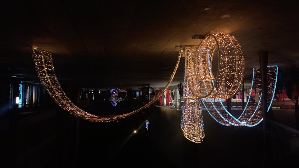 (FOTO) Novogodišnja rasveta u Vranju u skladu sa merama štednje Vlade 2 (FOTO) Novogodišnja rasveta u Vranju u skladu sa merama štednje Vlade 2