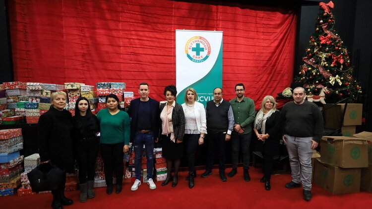 Kragujevac: Deca iz socijalno ugroženih porodica dobila paketiće 1