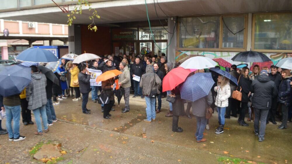 "Direktori nekih škola pretili i opstruirali protest": Štrajk prosvetara u Vranju 2 "Direktori nekih škola pretili i opstruirali protest": Štrajk prosvetara u Vranju 2