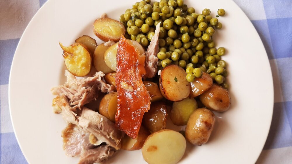 Prasetina sa graškom i krompirom (RECEPT) 1