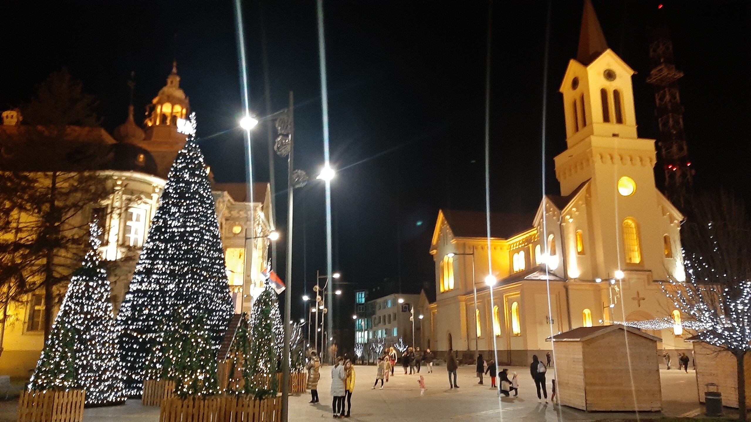 Kako izledaju novogodišnje jelke na gradskim trgovima u Srbiji? (FOTO) 3 Kako izledaju novogodišnje jelke na gradskim trgovima u Srbiji? (FOTO) 3
