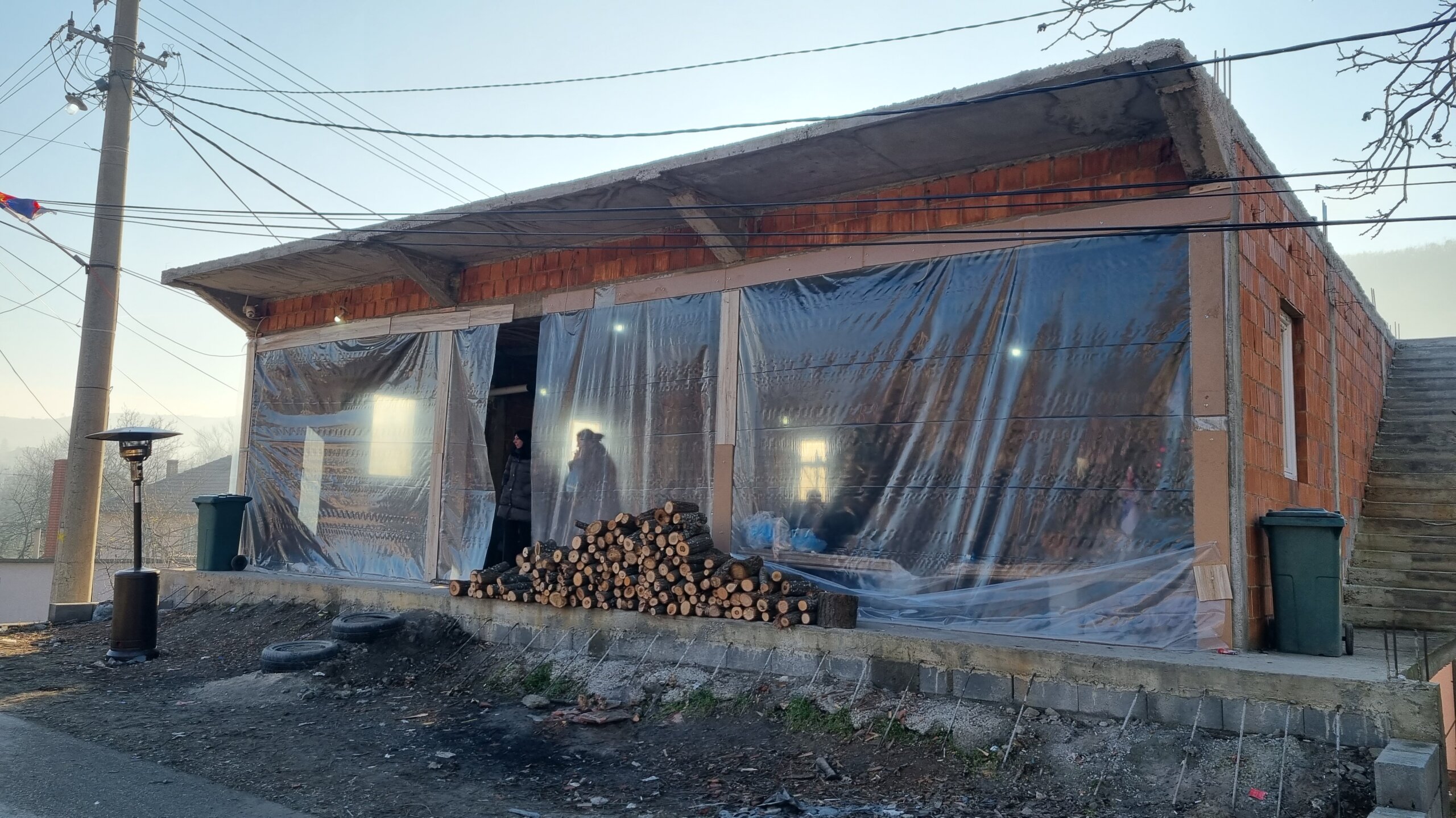 Ko su ljudi koji sede na barikadama: Reporter Danasa obišao sever Kosova (FOTO) 5 Ko su ljudi koji sede na barikadama: Reporter Danasa obišao sever Kosova (FOTO) 5