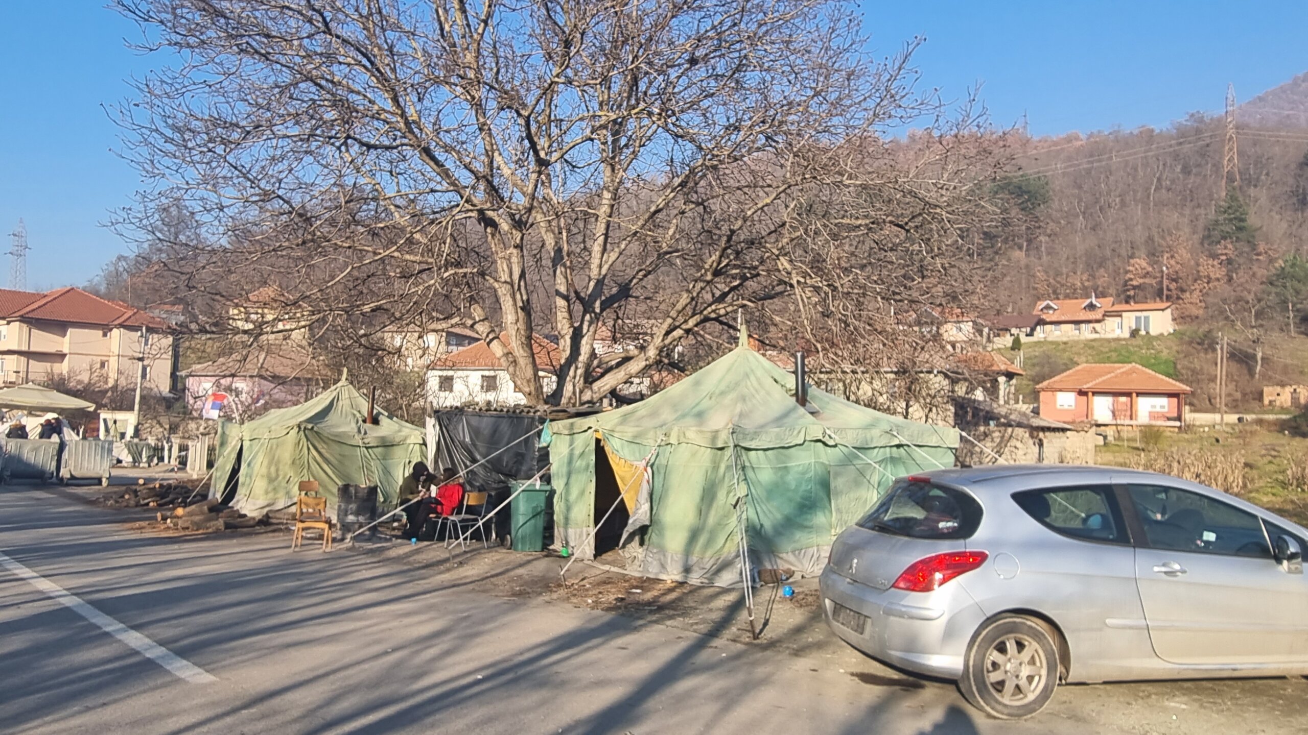 Ko su ljudi koji sede na barikadama: Reporter Danasa obišao sever Kosova (FOTO) 6 Ko su ljudi koji sede na barikadama: Reporter Danasa obišao sever Kosova (FOTO) 6