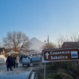 Uklonjena većina barikada, i dalje stoje dva zapaljena kamiona 10