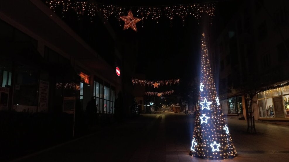 (FOTO) Novogodišnja rasveta u Vranju u skladu sa merama štednje Vlade 3 (FOTO) Novogodišnja rasveta u Vranju u skladu sa merama štednje Vlade 3