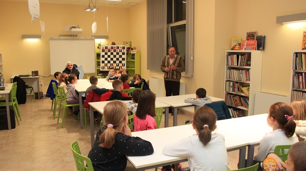 Veliko interesovanje mališana za besplatnu školicu šaha u Biblioteci šabačkoj 1