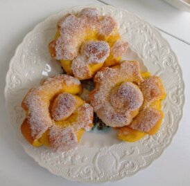 Rolnice sa šafranom punjene kremom od vanile (posno) 2