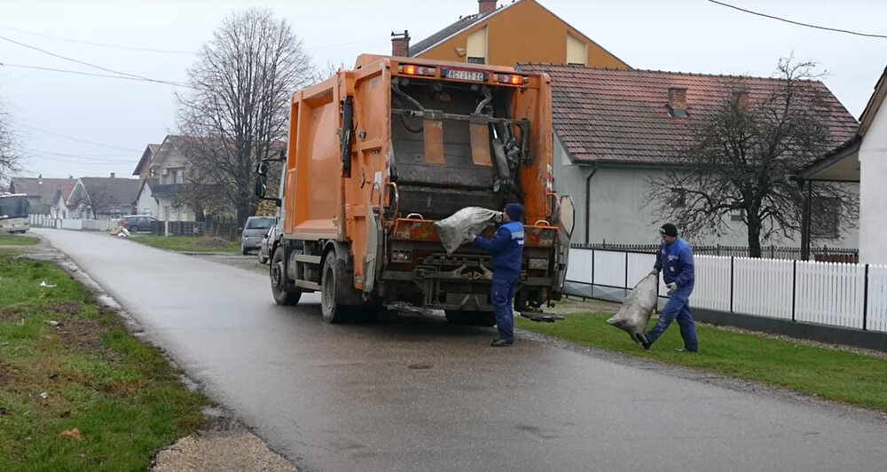 Organizovano odnošenje komunalnog otpada iz svih domaćinstava u selima opštine Bogatić 1