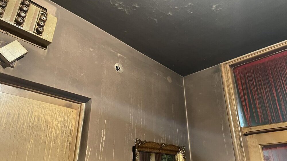 "Život ti se promeni za pet minuta, a ti nemoćan": Priča porodice iz Vranja kojoj je umalo do temelja izgoreo stan zbog požara u kafiću 4 "Život ti se promeni za pet minuta, a ti nemoćan": Priča porodice iz Vranja kojoj je umalo do temelja izgoreo stan zbog požara u kafiću 4