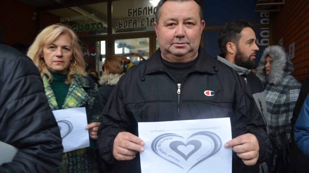 "Direktori nekih škola pretili i opstruirali protest": Štrajk prosvetara u Vranju 4 "Direktori nekih škola pretili i opstruirali protest": Štrajk prosvetara u Vranju 4