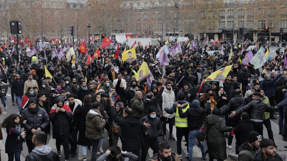 Kurdi i grupe protiv rasizma protestuju u Parizu zbog oružanog napada kod kurdskog centra 1