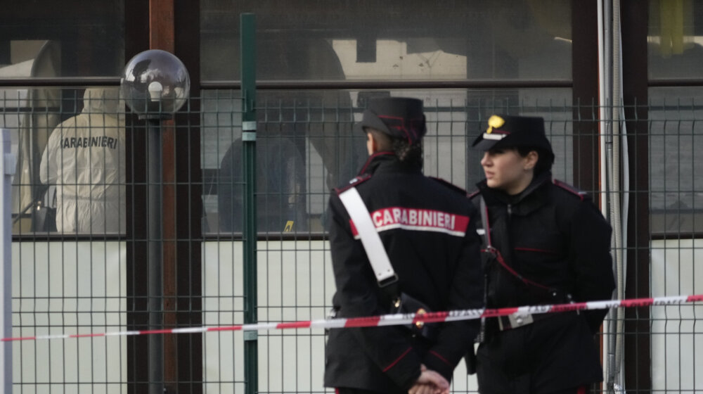 Čovek ubio tri osobe na sednici odbora stambene zajednice zgrade u Rimu 1