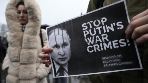 Završen protest Ruskog demokratskog društva, policija nije dala da priđu ambasadi Rusije (FOTO) 10