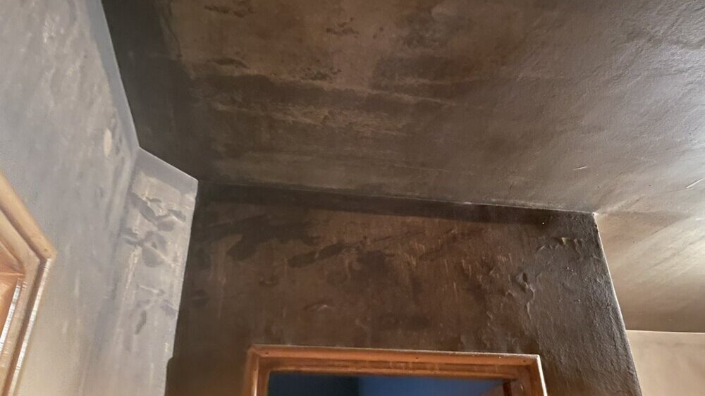 "Život ti se promeni za pet minuta, a ti nemoćan": Priča porodice iz Vranja kojoj je umalo do temelja izgoreo stan zbog požara u kafiću 6 "Život ti se promeni za pet minuta, a ti nemoćan": Priča porodice iz Vranja kojoj je umalo do temelja izgoreo stan zbog požara u kafiću 6