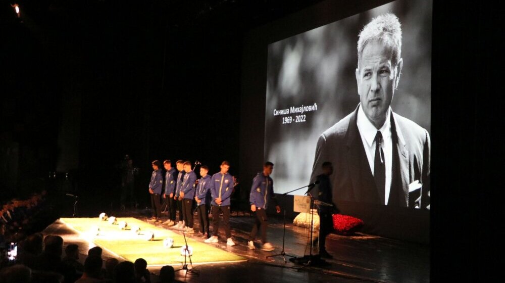 "Samo nebo zna ko je bio Siniša": Novi Sad se oprostio od Mihajlovića 1