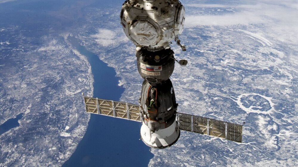 Rusija pokreće misiju spasavanja posade zaglavljene u orbiti: Udarac meteora izazvao rupu u kapsuli prečnika samo jedan milimetar 1
