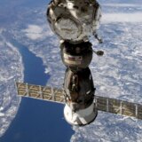 Rusija pokreće misiju spasavanja posade zaglavljene u orbiti: Udarac meteora izazvao rupu u kapsuli prečnika samo jedan milimetar 1