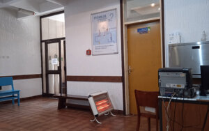 U kovid ambulanti u Užicu u istoj čekaonici deca i odrasli, nadležni kažu da je to privremeno 2 U kovid ambulanti u Užicu u istoj čekaonici deca i odrasli, nadležni kažu da je to privremeno 2