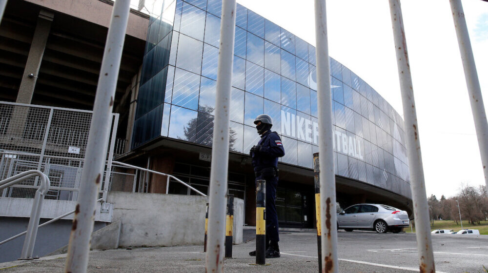 Zaposleni na stadionu u Humskoj evakuisani posle lažne dojave da je postavljena bomba u prostorijama kluba 1