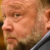 Šef Infovars platforme Aleks Džouns zatražio proglašenje ličnog bankrota 1