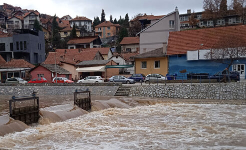 Posledice nevremena u Užicu: Đetinja nabujala, poplavljen deo Turice, odron u Ratarskoj ulici (FOTO/Video) 5