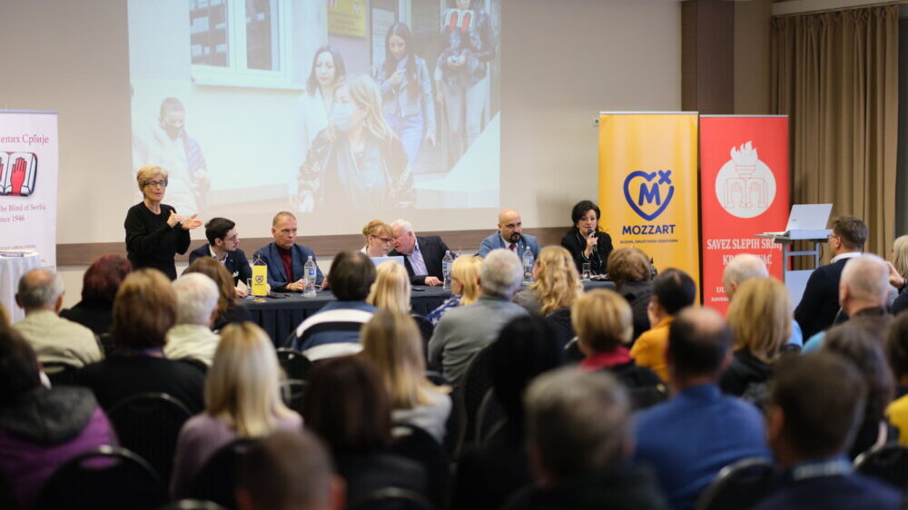 Prve rukavice za slepe u svetu donirane u Srbiji zahvaljujući Mozzartu: U saradnji sa Savezom slepih Srbije 50 osoba bez vida dobija jedinstvena pomagala 2 Prve rukavice za slepe u svetu donirane u Srbiji zahvaljujući Mozzartu: U saradnji sa Savezom slepih Srbije 50 osoba bez vida dobija jedinstvena pomagala 2