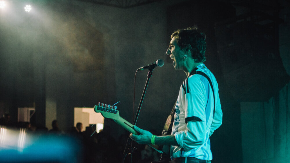 Reči su jednostavne, muzika je pitka i nema laži: Jovan Živanović, frontmen novosadskog benda „Neuspeh“ 4 Reči su jednostavne, muzika je pitka i nema laži: Jovan Živanović, frontmen novosadskog benda „Neuspeh“ 4