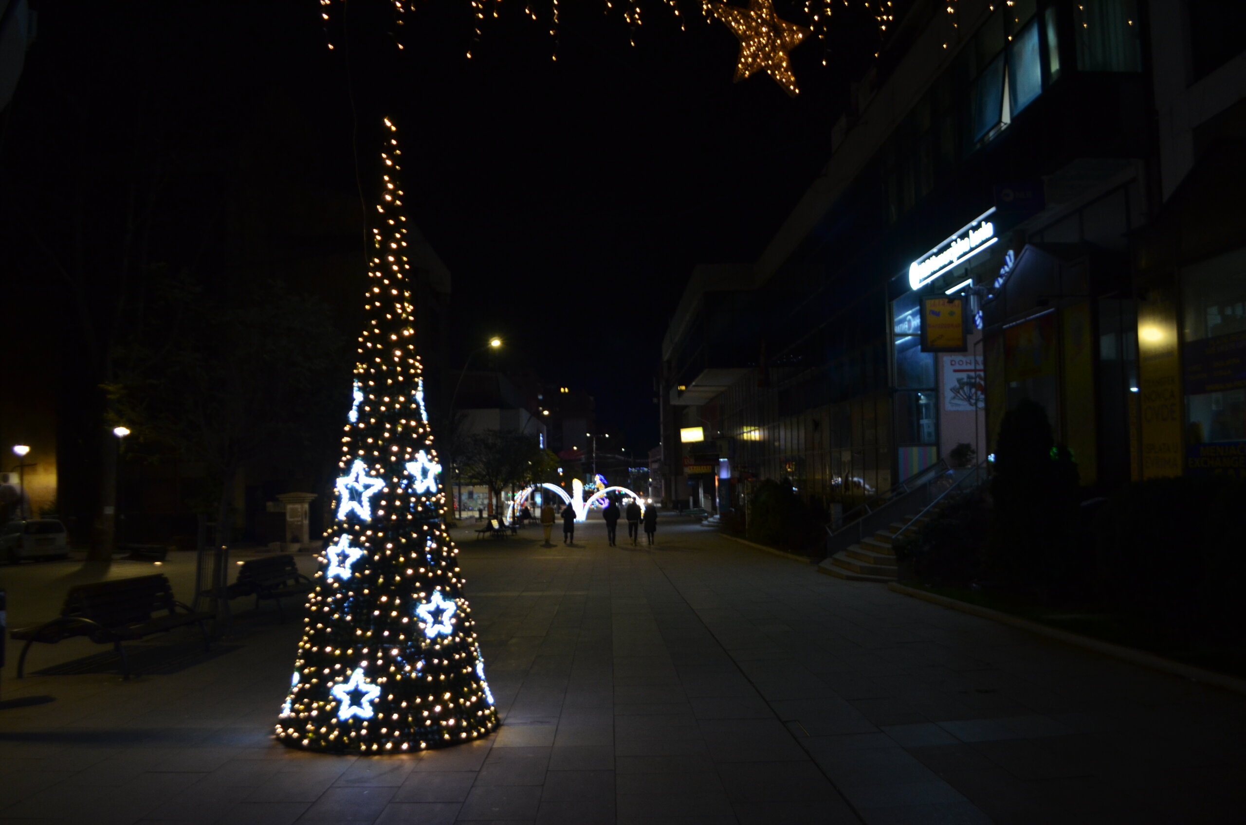 Kako izledaju novogodišnje jelke na gradskim trgovima u Srbiji? (FOTO) 6 Kako izledaju novogodišnje jelke na gradskim trgovima u Srbiji? (FOTO) 6